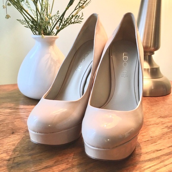 ALDO cream coloured Stilettos **SOLD** - Picture 2 of 9